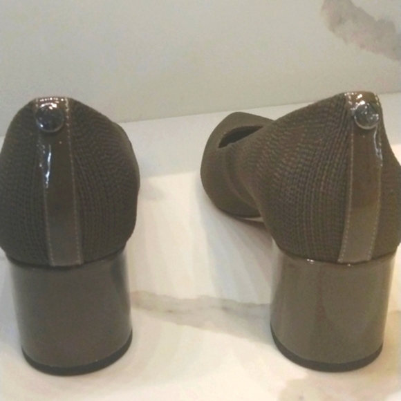 Donald Pliner Suzette pumps military green size 6 NWT - Picture 2 of 6